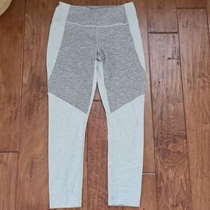 Small outdoor voices light/dark grey leggings